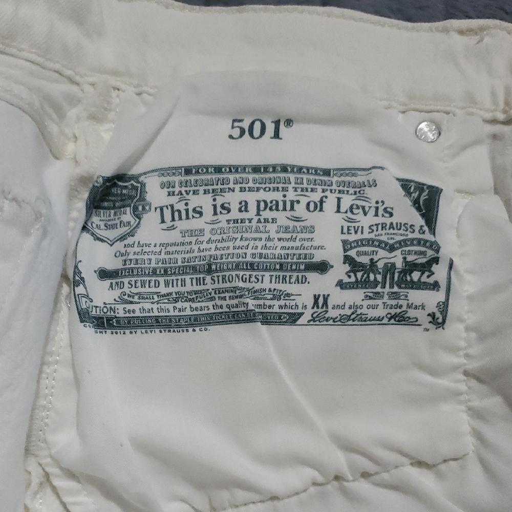 Levi's Women's White Denim Shorts - Picture 3 of 4